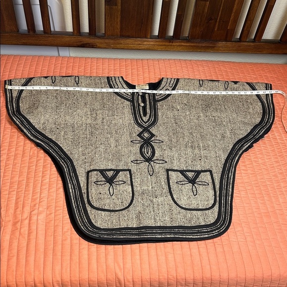 Vintage Embroidered Handmade in Guatemala 100% Wool Lined cape poncho sz OS - Picture 12 of 16